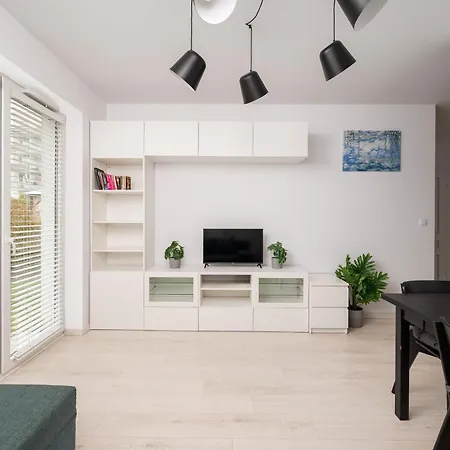 Marywilska With Garden By Bookinghost Warszawa