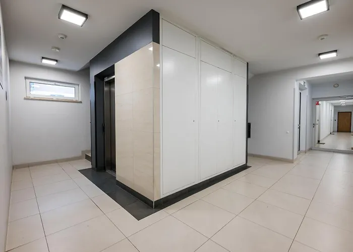 Lägenhet Marywilska With Garden By Bookinghost