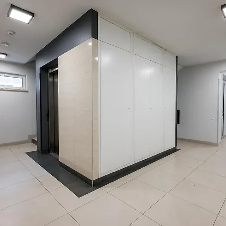 דירה Marywilska With Garden By Bookinghost