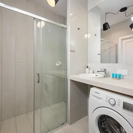 דירה Marywilska With Garden By Bookinghost